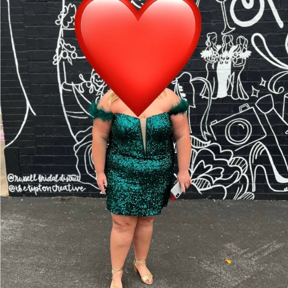 🎉 Gorgeous Alyce Paris Dress Emerald size 24